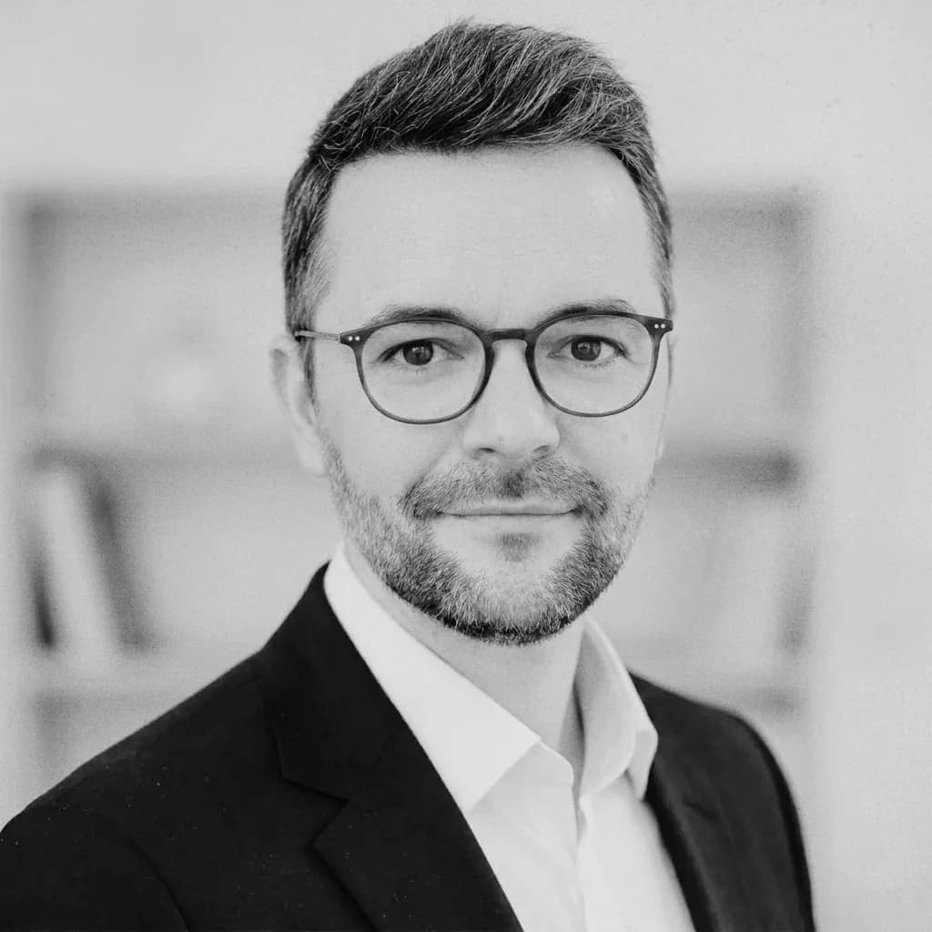 Portretul lui Alexandru Filip, fondator și coordonator senior PLURIEL